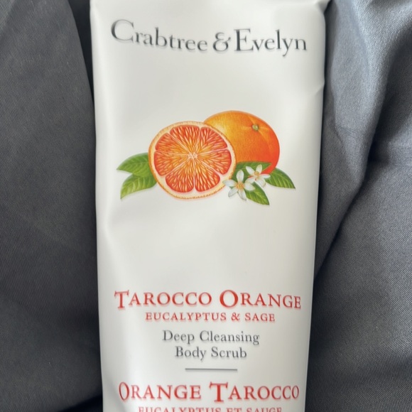 Crabtree & Evelyn Tarocco Orange Deep Cleansing Body Scrub - Picture 3 of 3